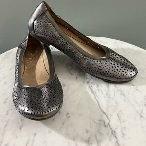 Vionic Robyn Pewter Metallic Perforated Ballet Flats | Size 9 | Orthotic Comfort